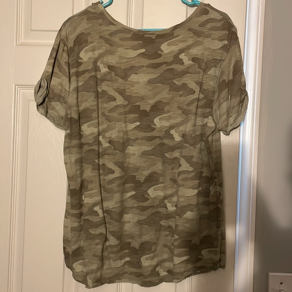 Shirt - Picture 3 of 4